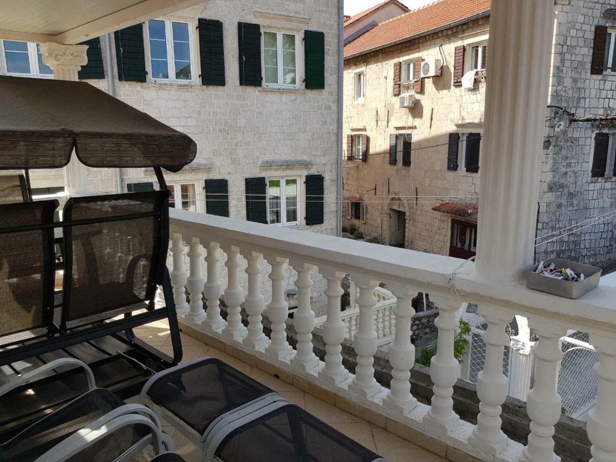 Apartments Sovran Vila Marija Prčanj Exterior foto